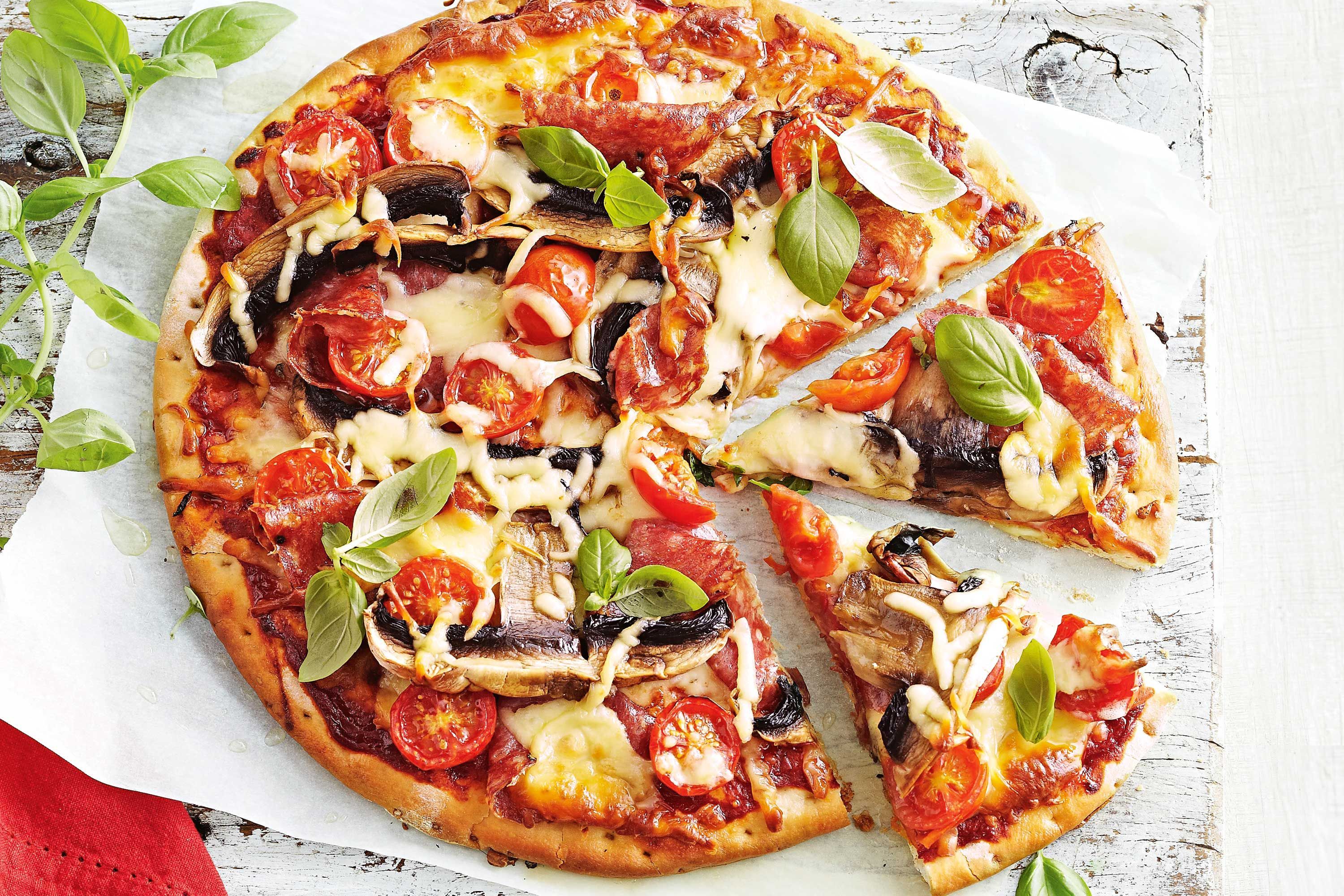 Salami Chicken  Pizza (Large)