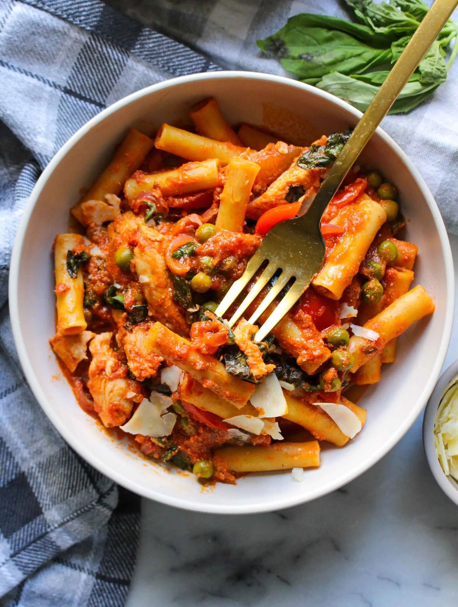 Chicken Pasta with Red Sauce